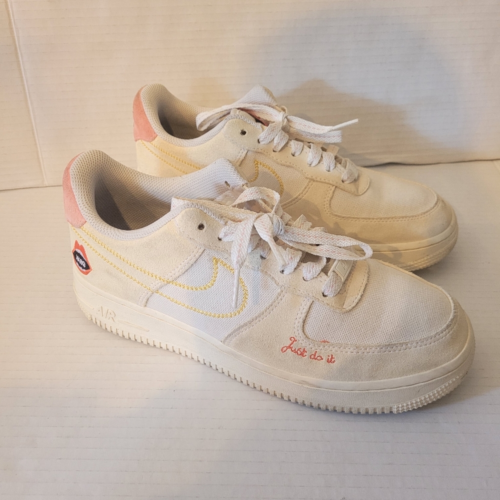 Nike Air Force 1 '07 Women's Shoes 7.5 White Suede DQ7656-100 RARE!